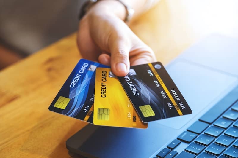 Advantages and disadvantages of credit card